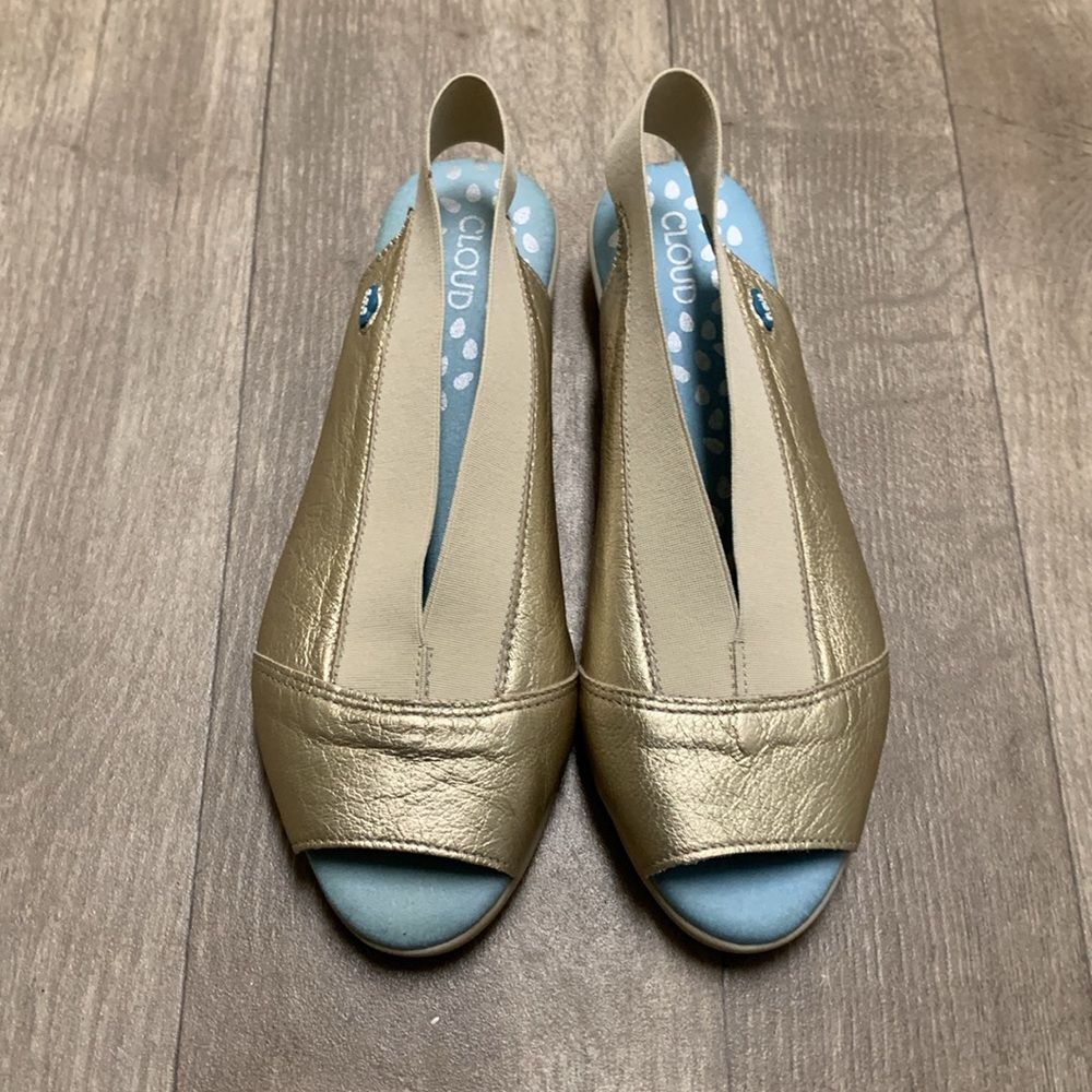 Womens Cloud Caliber Slingback‎ Slip On Metallic Sandals